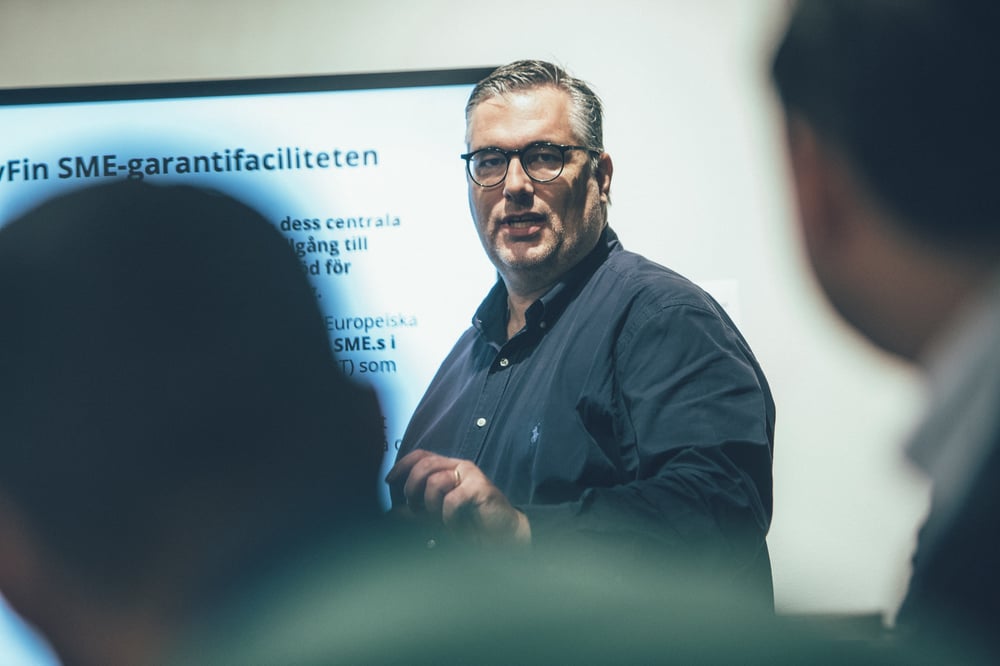max-presenterar-i-mote